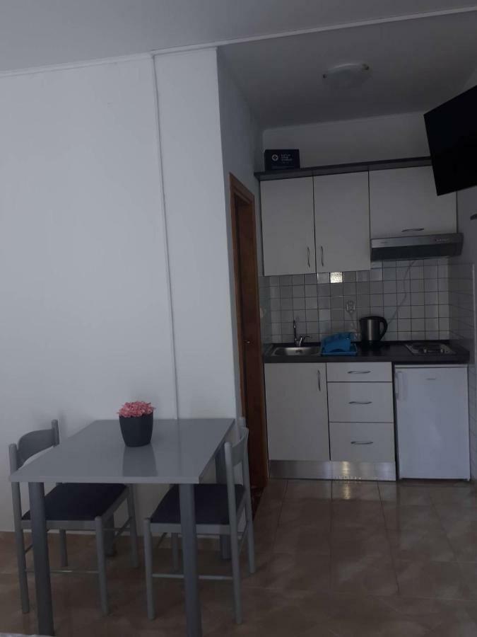 Apartments Irina 로바니스카 외부 사진